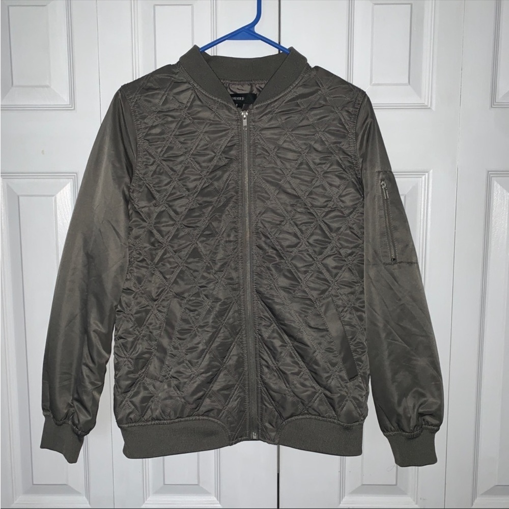 Women’s Medium Forever 21 Gray Quilted‎ Lightweight Zip Up Bomber Jacket